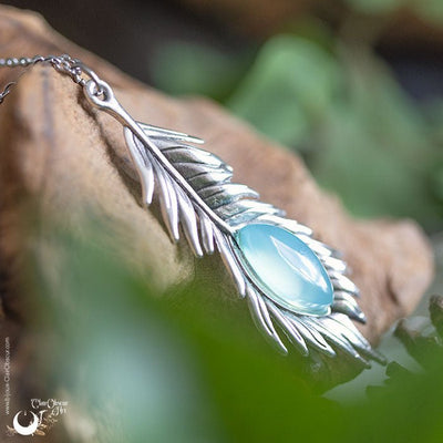 Collier "Plume" Calcedoine aqua - Illustrations & Bijoux fantaisie ClairObscur Art